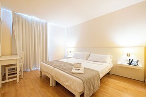 A hotel room with a bed, bedside table, and a desk with a chair. - Intelier Rosella Hotel by Intelier Hotels & Suites (Sant Llorenc des Cardassar)