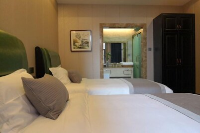 Shangpin Huangting Kangyang Hotel