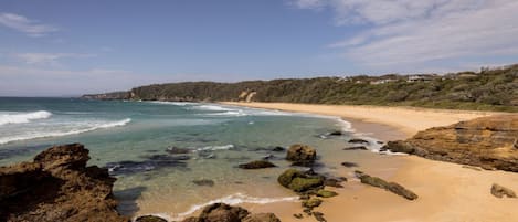 Una spiaggia nelle vicinanze