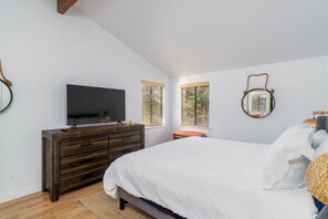 2 bedrooms, desk, free WiFi, bed sheets - Worcester Lodge : 2  BR, 2  BA House in Cambria, Sleeps 4 (Cambria)