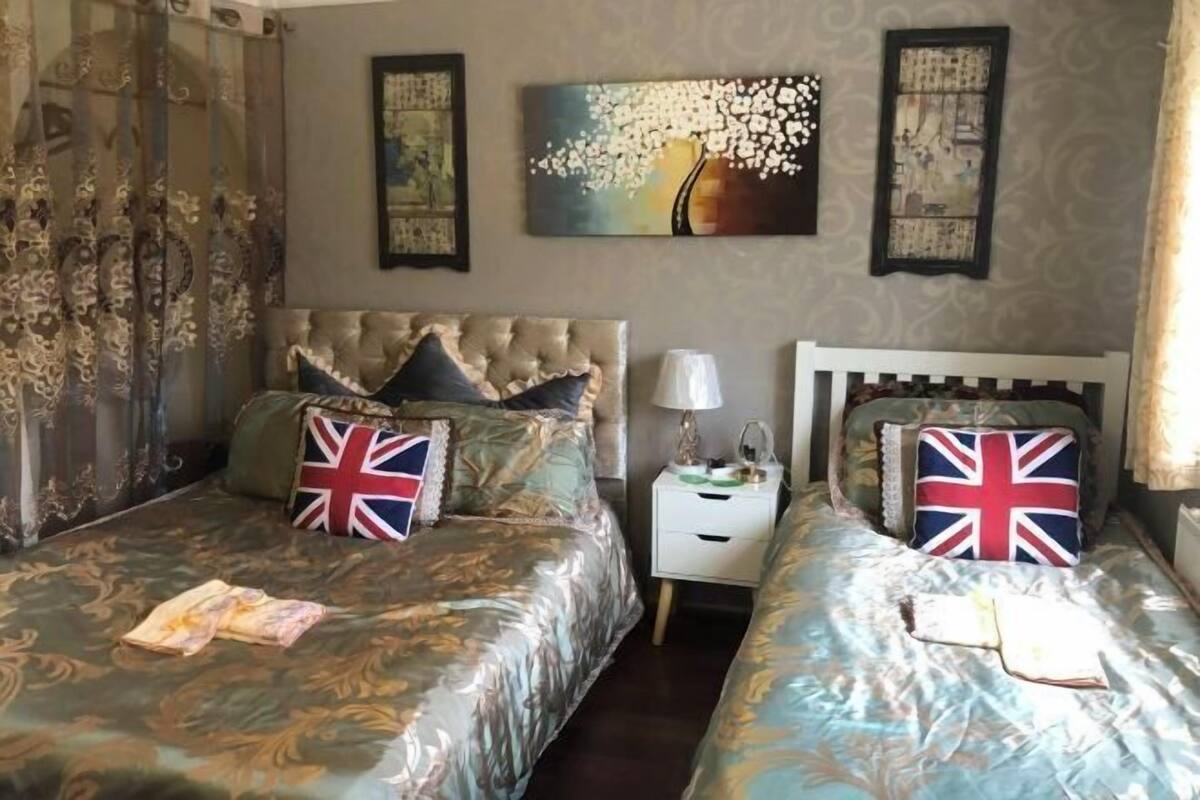 4 bedrooms, individually furnished, iron/ironing board, free WiFi