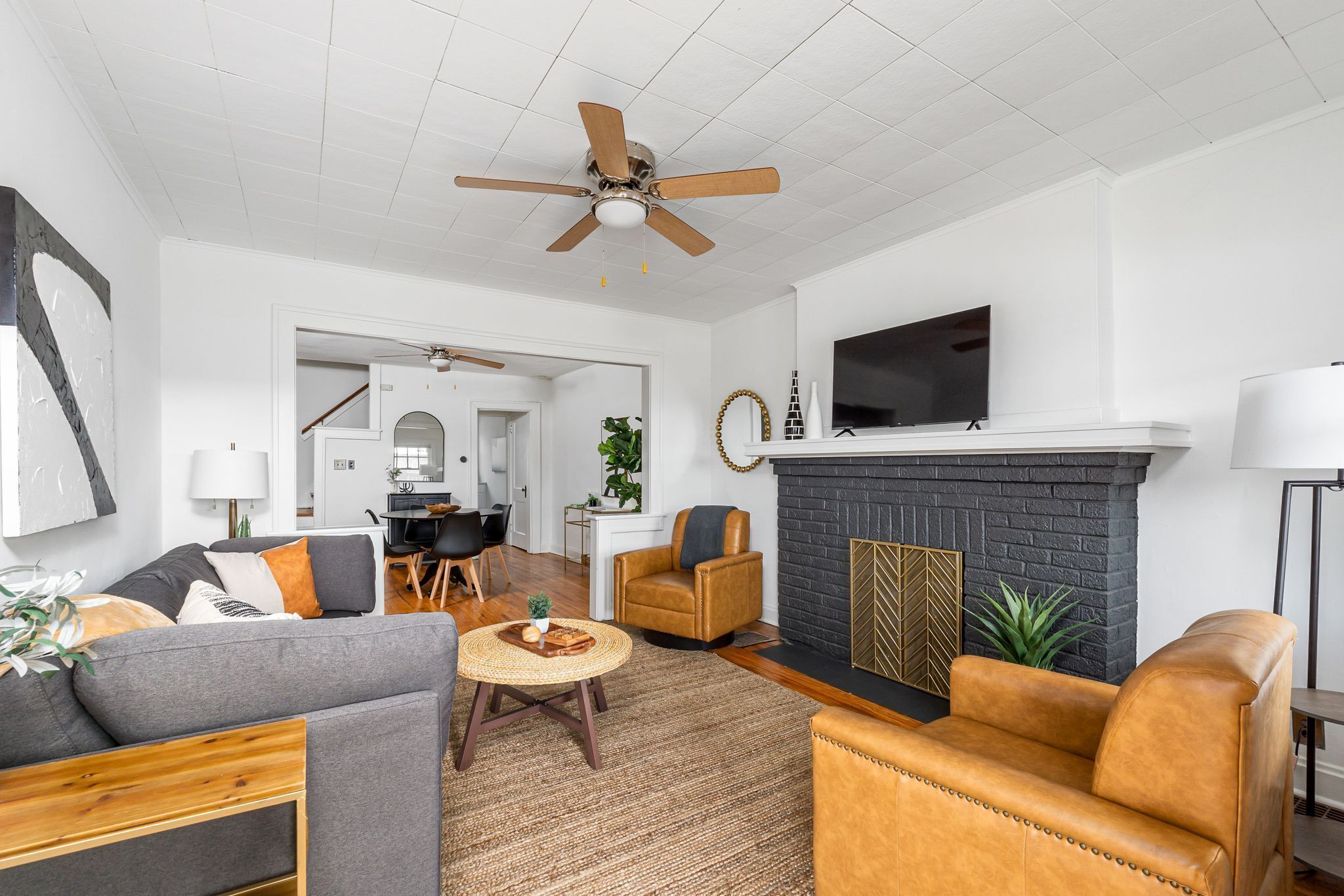 Charming 3 Bedroom Townhome Centrally Located with Great Walkability