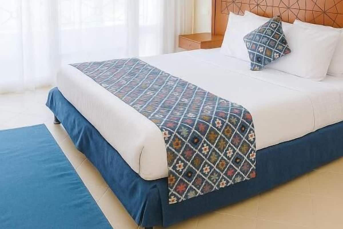 Egyptian cotton sheets, premium bedding, minibar, in-room safe