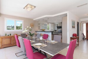 Dining - Luxury accommodation with panoramic sea view in a villa high above Cannes (Vallauris)