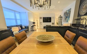 Dining - The Cove is located on the seafront in the desirable village of Seaview. (Seaview, Ryde)