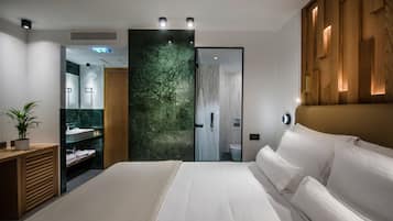 Smart Room | Egyptian cotton sheets, premium bedding, pillowtop beds, minibar