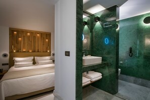 Avant Garde Room | Bathroom | Shower, rainfall showerhead, free toiletries, hair dryer - Dimargio Luxury Hotel & Spa (Heraklion)