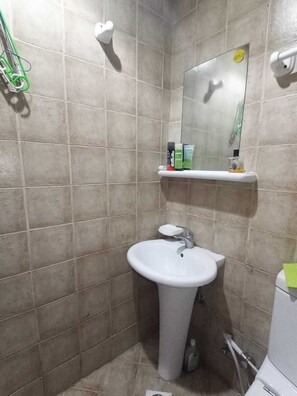 Shower, towels, soap, shampoo