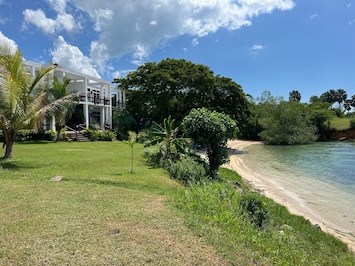 Image of Ivy's Cove - Luxury Villa with private beach