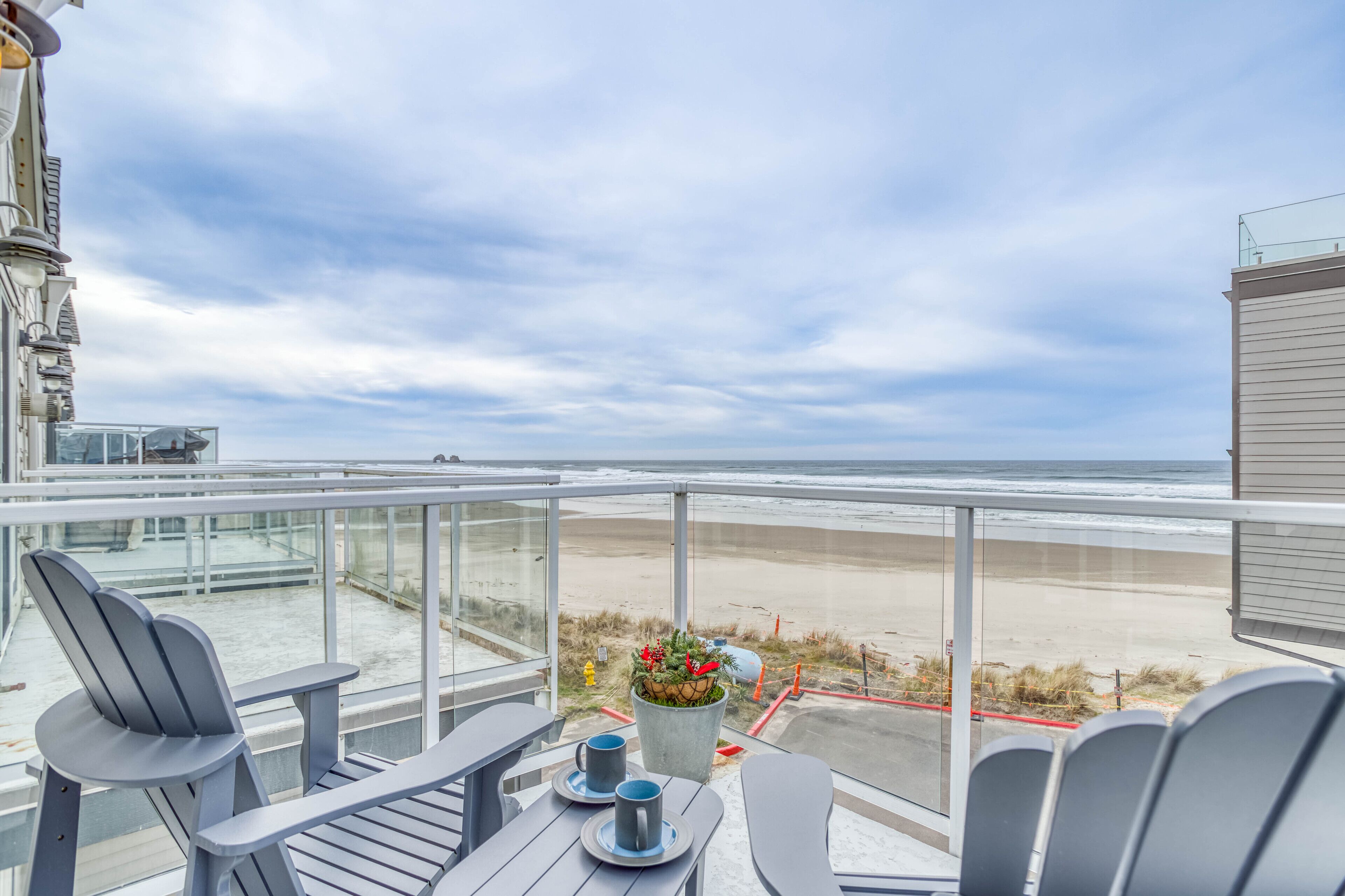 Oceanfront Sports Multiple Balconies, Bonus Room, King Suite!