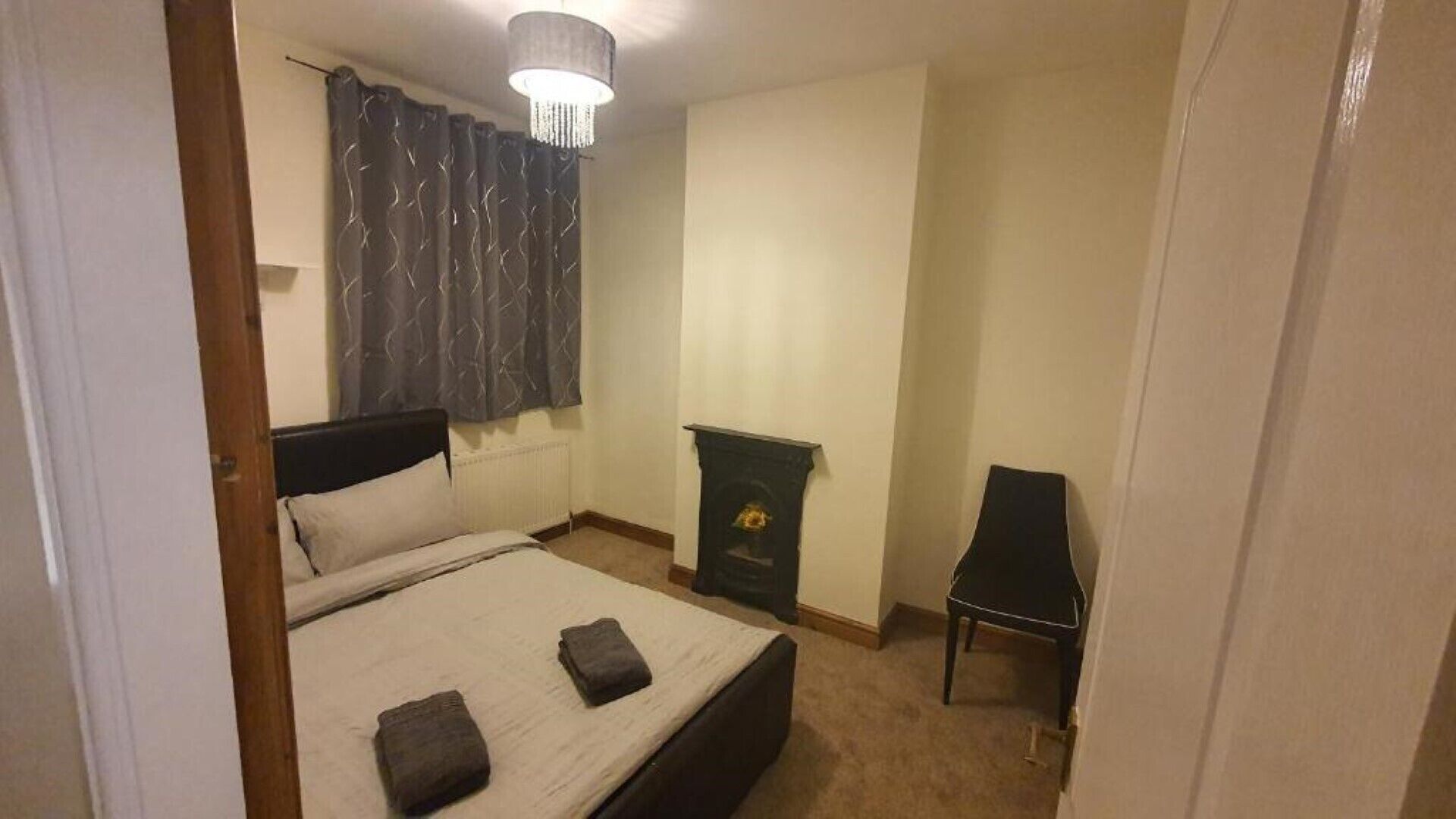 2 bedrooms, in-room safe, iron/ironing board, free WiFi