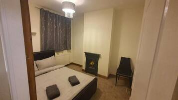 2 bedrooms, in-room safe, iron/ironing board, free WiFi