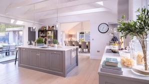 Dining - Moonwood House - Welcome to country living at its very finest. (Beaulieu)