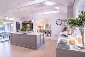 Dining - Moonwood House - Welcome to country living at its very finest. (Beaulieu)