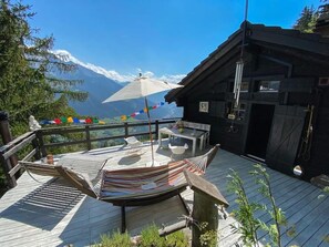 Outdoor dining - Romantic chalet with a breathtaking view (Bettmeralp)