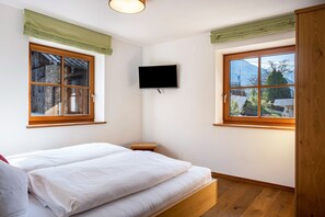 1 bedroom, free WiFi, bed sheets - Apartment "Gojer Kerner" with Mountain View, Garden & Wi-Fi (Cornedo all´Isarco)