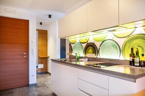 Fridge, stovetop, coffee/tea maker, electric kettle - Apartment "Gojer Kerner" with Mountain View, Garden & Wi-Fi (Cornedo all´Isarco)