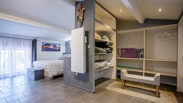 3 slaapkamers, een strijkplank/strijkijzer, gratis wifi, beddengoed