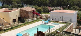Vacation Home "Casa Della Luna" with Sea View, Private Pool & Wi-Fi