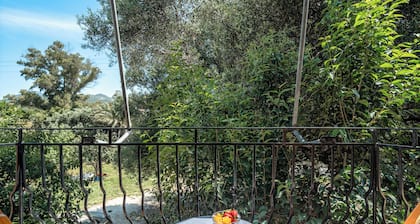 Apartment 'Makis Katelios' with Balcony, Wi-Fi and Air Conditioning