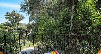 Apartment 'Makis Katelios' with Balcony, Wi-Fi and Air Conditioning