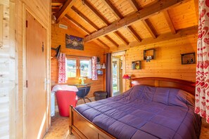 1 bedroom, iron/ironing board, free WiFi