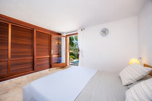 3 bedrooms, iron/ironing board, free WiFi, bed sheets - Chalet 'Casa Inés' with Private Terrace, Wi-Fi and Air Conditioning (Cala Murada)