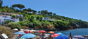 Apartment 'Villa Oda - Trilocale Sul Mare' with Sea View, Wi-Fi and Air Conditioning