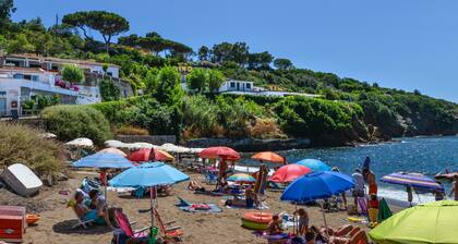 Appartement 'Villa Oda - Monolocale Sul Mare' avec vue sur la mer, Wi-Fi et climatisation.