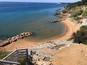 On the beach - Holiday Apartment "Capo Rizzuto 2" with Sea View, Private Terrace & Wi-Fi (isola di capo rizzuto)