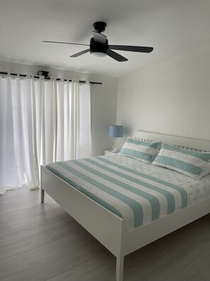3 bedrooms, in-room safe, iron/ironing board, travel cot - Paradise at Sunset is your ideal vacation get-away.A private pooll (Marathon)