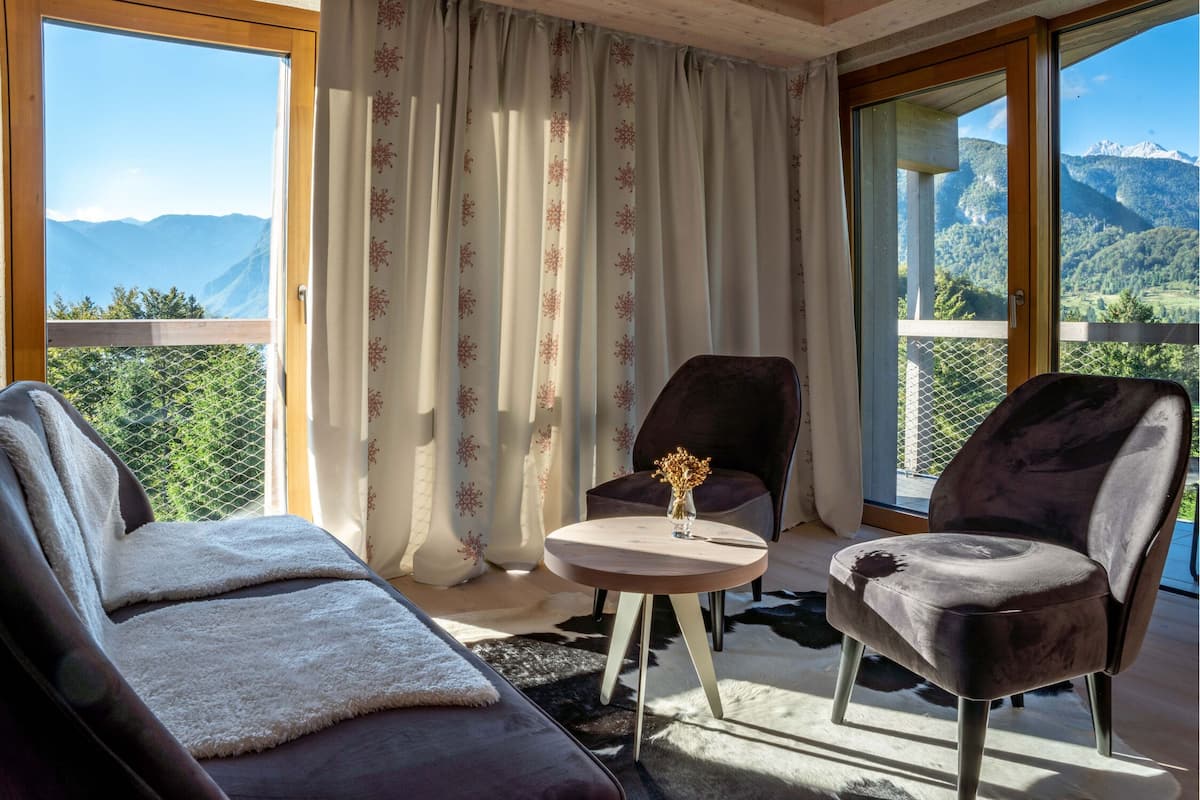 Suite Supérieure | 1 chambre, minibar, coffres-forts dans les chambres, bureau