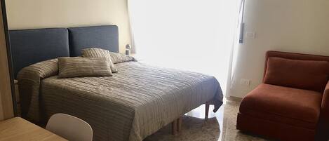 2 makuuhuonetta, työpöytä, silitysrauta/-lauta, Wi-Fi