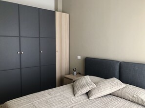 2 Schlafzimmer, Schreibtisch, Bügeleisen/Bügelbrett, WLAN