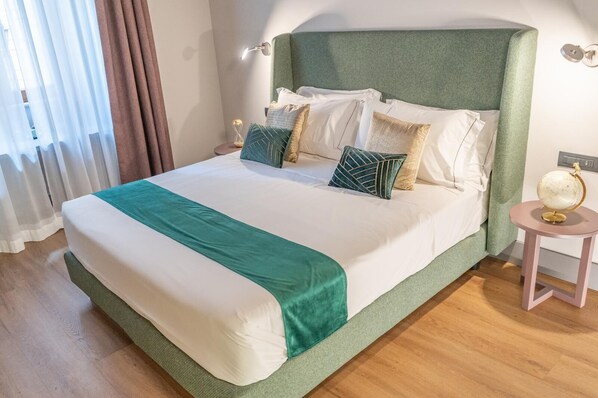 1 bedroom, desk, WiFi, bed sheets