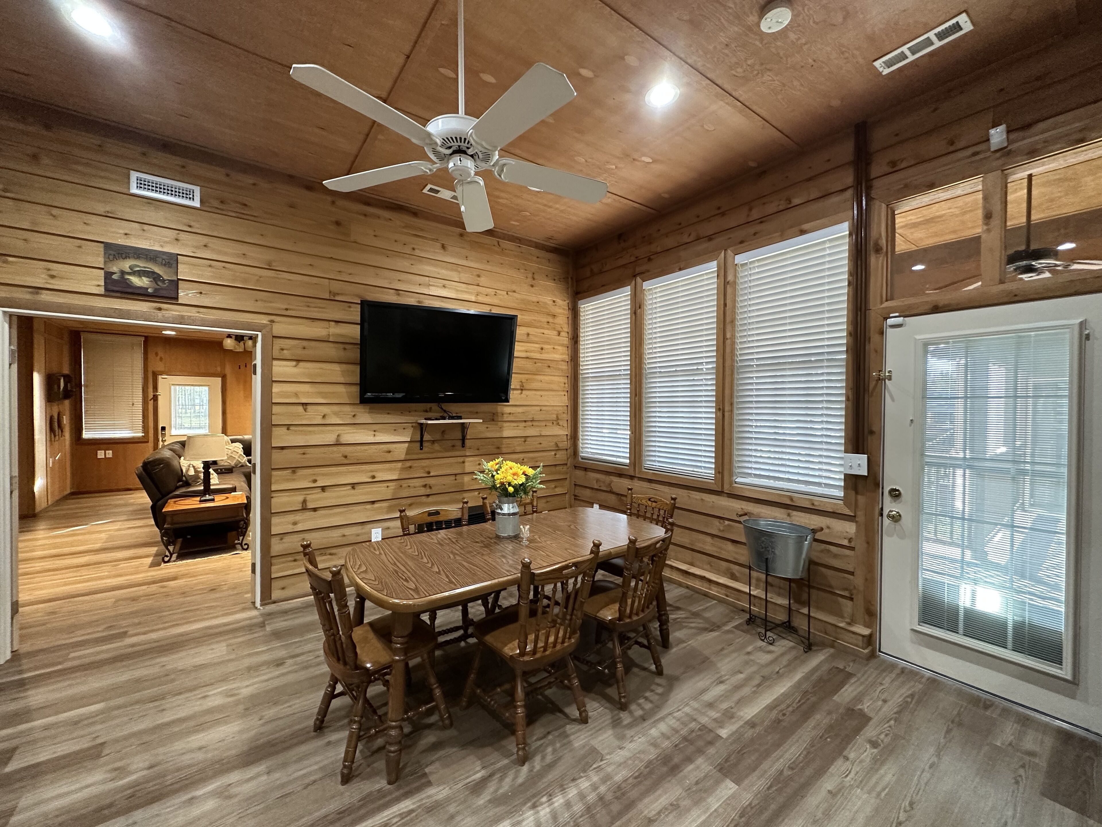 Beautiful Rustic Lodge Located On Lake Guntersville With Private Boat Ramp/dock. - Alabama