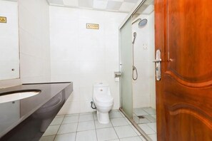 A bathroom with a toilet, a sink, and a shower. - Dongguan Xinyi Business Hotel (Xingtai Academy) (Dongguan)