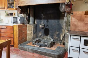 Refrigerador, microondas, horno y cafetera y tetera 