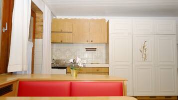 Kühlschrank, Herdplatte, Geschirrspüler