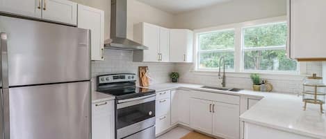 Refrigerador, horno, parrilla de estufa y lavavajillas