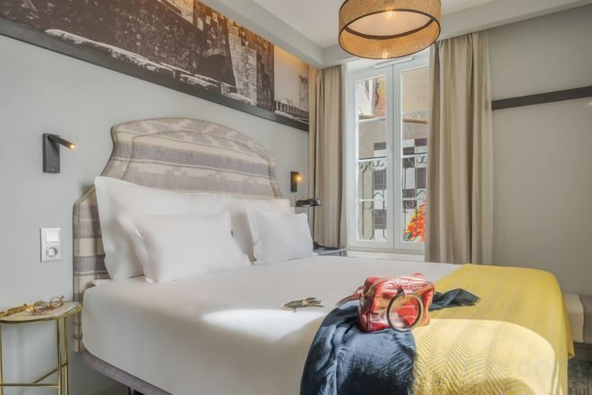 Minibar, in-room safe, soundproofing, bed sheets
