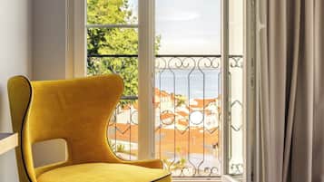 Minibar, in-room safe, laptop workspace, soundproofing