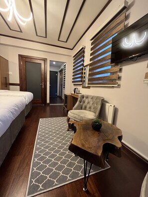 Habitación triple clásica | Insonorización, wifi gratis y ropa de cama 