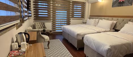 Classic Triple Room | Soundproofing, free WiFi, bed sheets