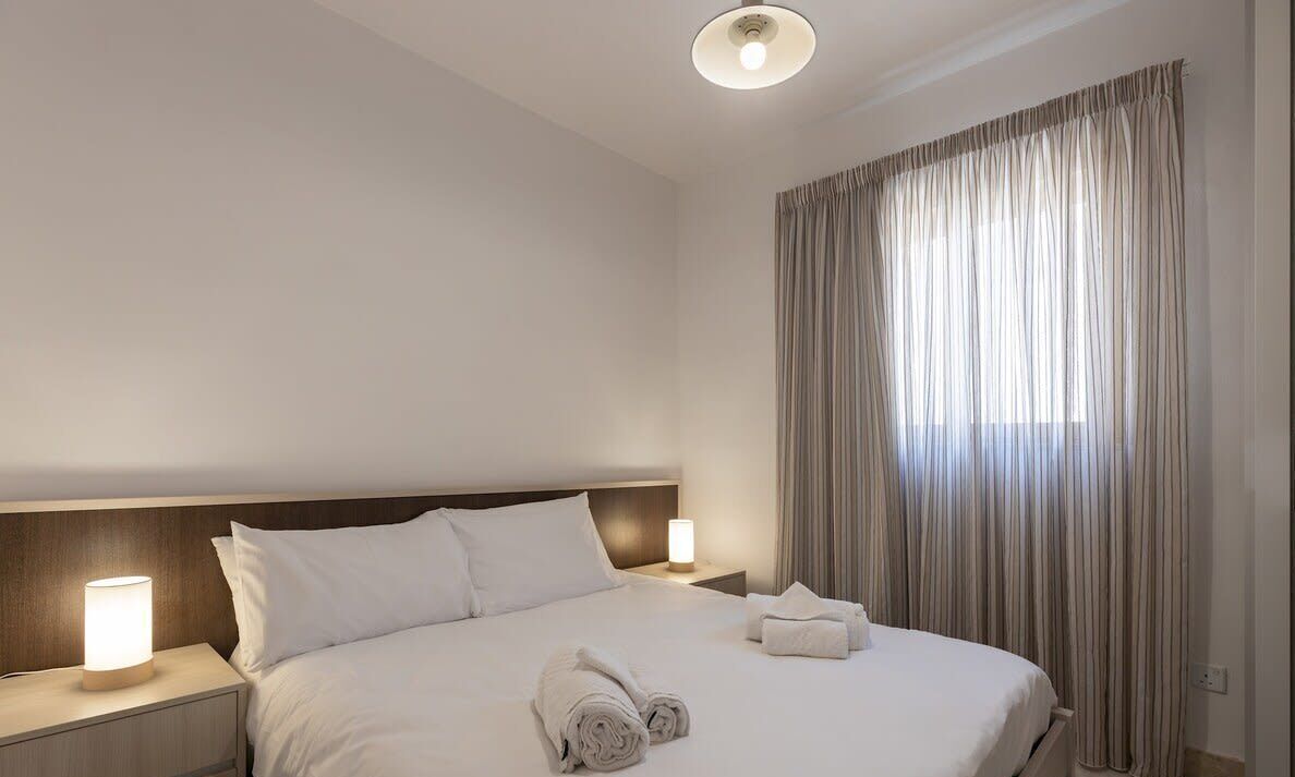 2 Schlafzimmer, Schreibtisch, Bügeleisen/Bügelbrett, Reisekinderbett