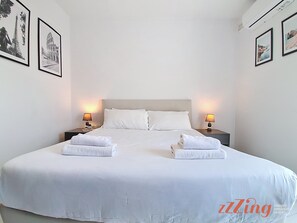 3 habitaciones, escritorio y tabla de planchar con plancha 