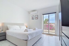 3 bedrooms, desk, iron/ironing board, travel crib