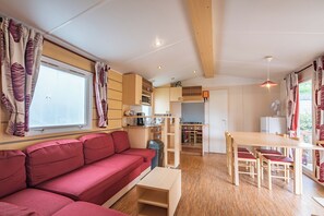 TV - Take advantage of the offer - 20% from April 05 to May 31 - Large Mobilhome, 3 bedrooms (ONZAIN)