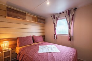 3 bedrooms, iron/ironing board, WiFi - Take advantage of the offer - 20% from April 05 to May 31 - Large Mobilhome, 3 bedrooms (ONZAIN)