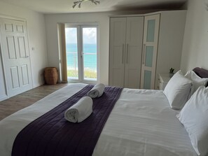 2 عدّة غرف نوم ومكواة/لوح كي وواي فاي مجانًا وملاءات أسرّة